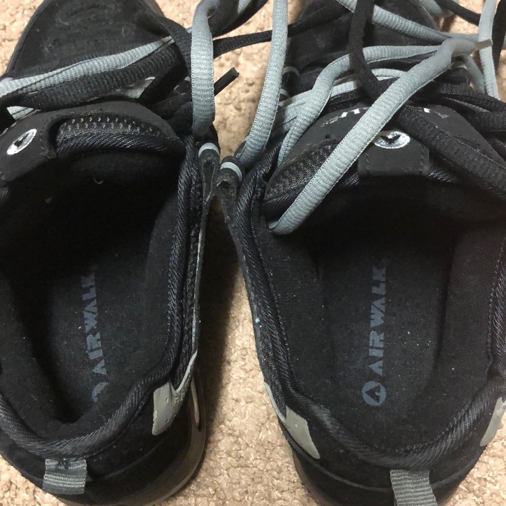 Sneaker - Picture 4 of 8
